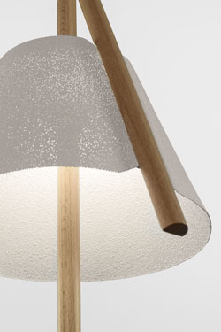 Lampe de table en bois de hêtre et maille d'acier blanche Cambo