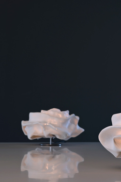 Lampe de table fleur blanche en tissu Simetech Nevo 