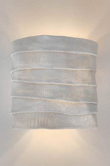 Petite applique en tissu blanc plissé replié Kala - Applique by Arturo Alvarez