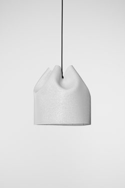 Suspension blanche en maille d'acier Agasallo