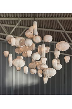Suspension ronde blanche tissu plissé et peint Coral