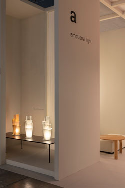 White table lamp Blossom