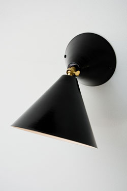 Applique noire cône orientable intérieur blanc