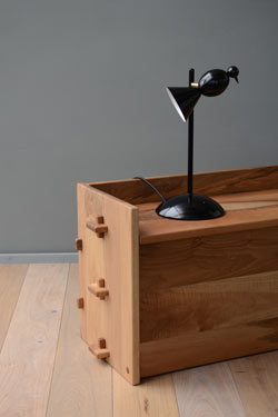 Alouette design black desk lamp with straight foot