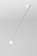 Grande suspension sur tige blanche Hat light 444 - Suspension by Atelier Areti