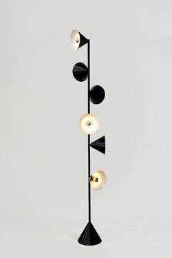 Lampadaire Design métal noir 6 cônes - Lampadaire by Atelier Areti