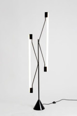 Lampadaire noir en métal, 2 Tubes lumineux - Lampadaire by Atelier Areti