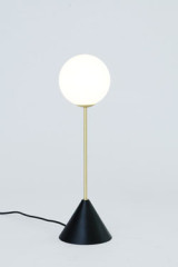 Lampe de table rétro noire et laiton brossé Twin 67 - Lampe de table by Atelier Areti