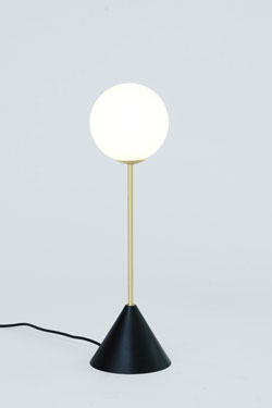 Twin 67 retro black and brushed brass table lamp - Table lamps by Atelier Areti