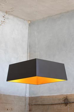 Grande suspension noire et dorée Memory - Suspension by AXIS71