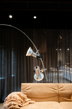Lampadaire arc en aluminium gris Années 70 Arco