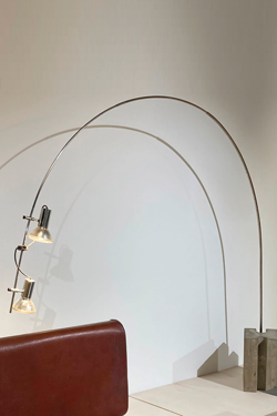 Lampadaire arc en aluminium gris Années 70 Arco - Lampadaire by AXIS71