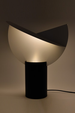 Lampe de table Design en métal noir et blanc Ala