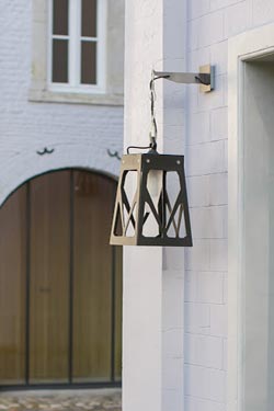 Petite applique lanterne d'extérieur bronze Charles - Applique d'extérieur by AXIS71