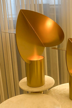Design 70s table lamp in gold Ala - Table lamps by AXIS71