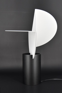 Design table lamp in black and white metal Ala