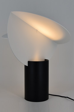 Design table lamp in black and white metal Ala