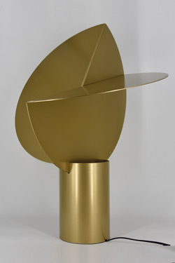 Large Design table lamp in gold finish Ala