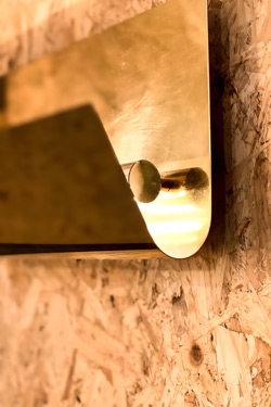 Minimalist gold wall lamp Wave