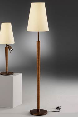 Lampadaire noyer vernis et métal rouillé - Lampadaire by Baulmann Leuchten