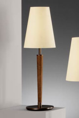 Lampe noyer vernis aspect bois usé  - Lampe de table by Baulmann Leuchten