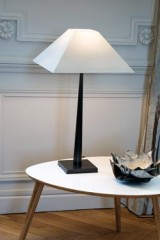 Lampe de table abat-jour pyramide blanc petit modèle L76 - Lampe de table by Casadisagne