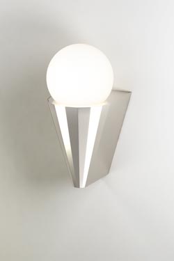 Cornet applique de salle de blanc boule blanche et nickel poli - Salle de bains by CVL Luminaires
