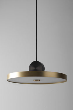 Large suspension Calée V4 minimaliste en laiton et polycarbonate