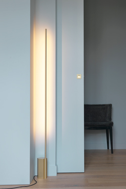 LINK lampadaire ultra-design, base hexagonale et éclairage LED