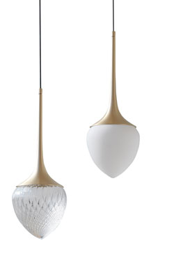 Suspension Louis XL en laiton satiné, verre translucide à motif écaille, de forme conique