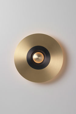 Earth-Sober wall lamp in satin brass and graphite small model