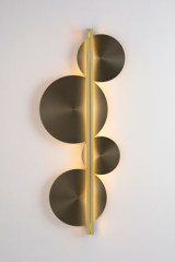 Strate Moon black and gold disc sconce - Wall lights by CVL Luminaires