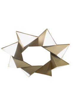 Tetra wall lamp in satined brass and LED lighting