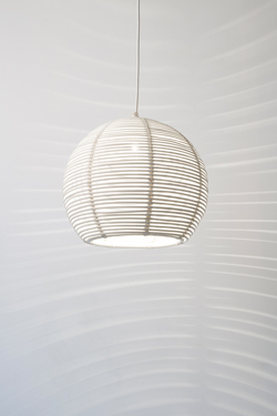 Suspension boule en rotin blanc 40cm - Suspension by Dark