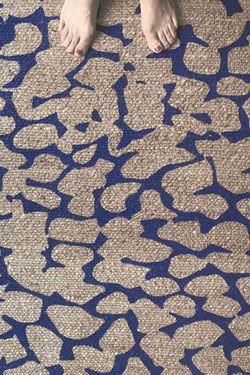 Blue Sand tapis bleu et toile de jute naturelle 120x170cm - Tapis contemporain by Edito Paris