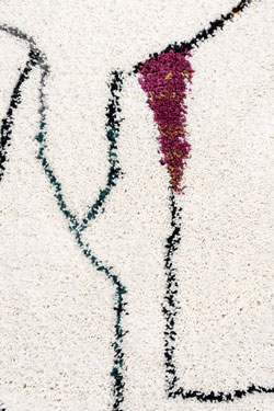 Fragmance violet tapis graphique sur fond écru 135x190 cm