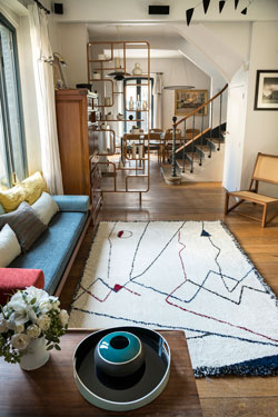 Mirro rouge et bleu tapis contemporain sur fond écru 160x230cm