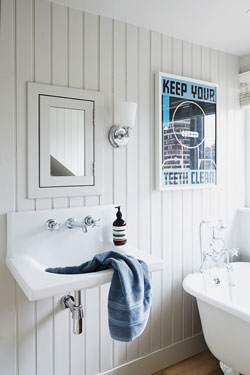 Applique de salle de bain simple Huguenot Lake