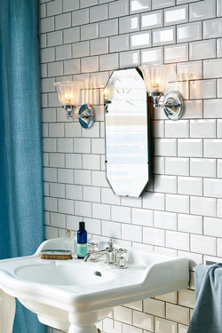 Applique en chrome et verre cannelé forme vase pour salle de bain Austen 3