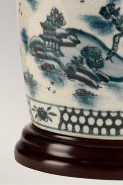 Lampe de table bleue en porcelaine forme amphore