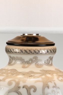 Lampe de table classique en porcelaine craquelée et argentée