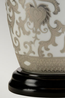 Lampe de table classique en porcelaine craquelée et argentée