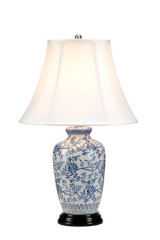 Lampe de table en porcelaine chinoise motifs floraux bleus - Lampe de table by Elstead Lighting