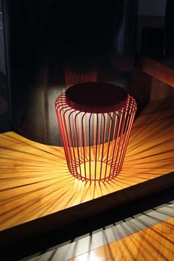 Cage lanterne sur batterie jaune
