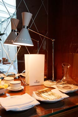 Diva white table lamp Italian Stilnovo