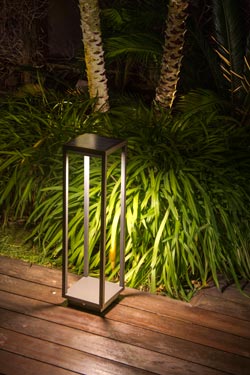 Saura lantern style solar garden lamp