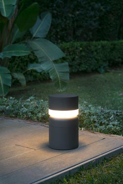 Very short aluminum outdoor beacon and LED lighting