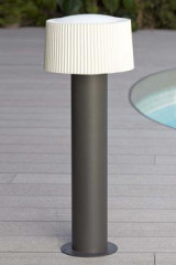 Lampadaire de jardin en aluminium gris et verre blanc plissé - Lampadaire d'extérieur by Faro