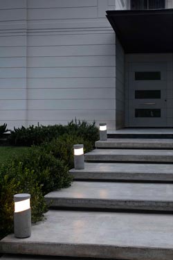 Petite balise d'extérieur en ciment gris Block