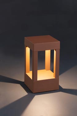 Petite balise d'extérieur géométrique rouille et éclairage LED Agra